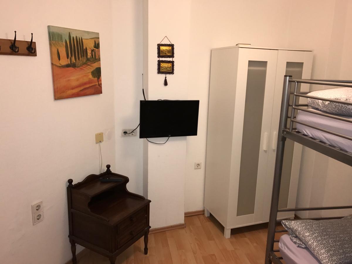 A&S Hostel Бон Екстериор снимка